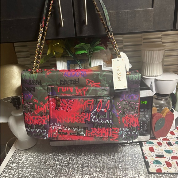 Vibrant Graffiti Quilted Trolley Sleeve Bag - Picture 5 of 6